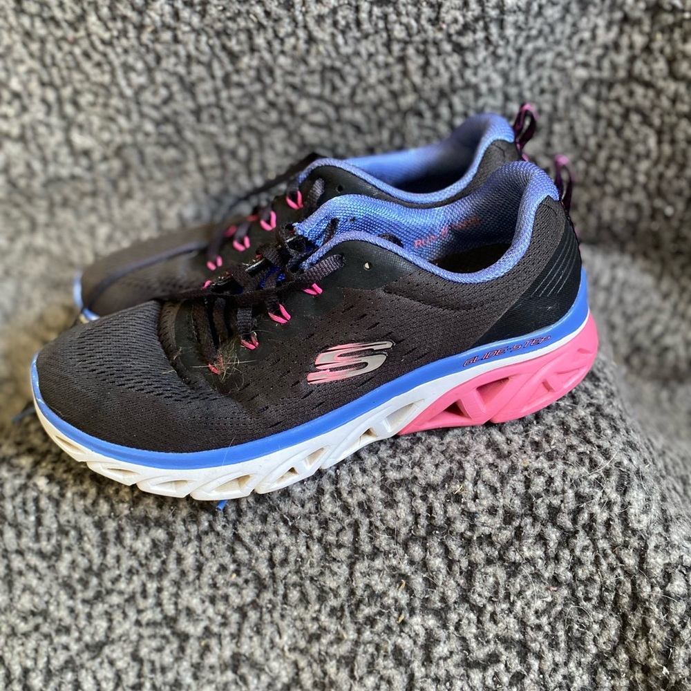 Skechers Women's Black and Pink Athletic Sneakers